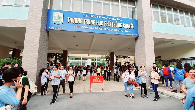 34 học sinh đầu tiên trúng tuyển vào Trường THPT chuyên Đại học Sư phạm Hà Nội - Ảnh 1.