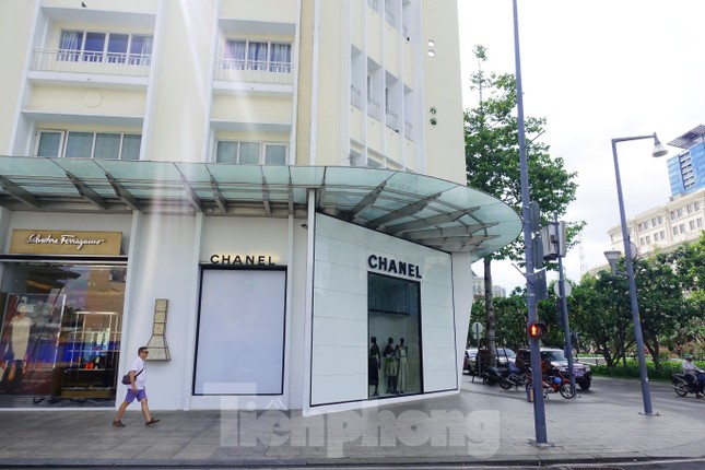 Chuy&ecirc;n gia n&oacute;i về phương &aacute;n l&agrave;m m&aacute;i che tại c&ocirc;ng vi&ecirc;n, phố đi bộ Nguyễn Huệ - Ảnh 3.