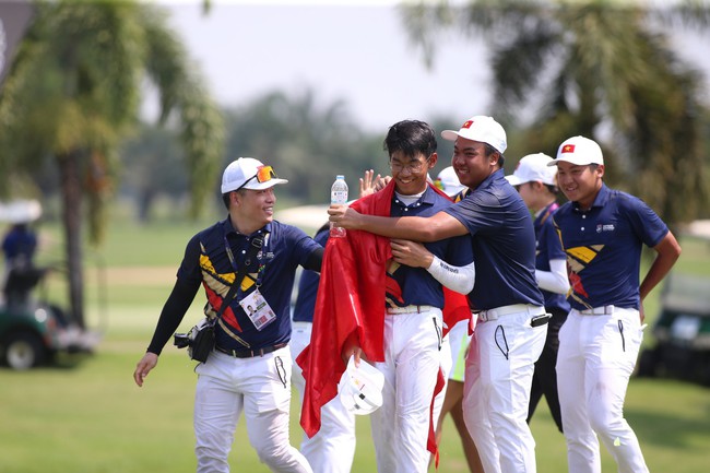 VĐV 15 tuổi Lê Khánh Hưng thi đấu xuất sắc, giành HCV SEA Games lịch sử cho  golf Việt Nam