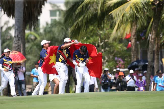 VĐV 15 tuổi Lê Khánh Hưng thi đấu xuất sắc, giành HCV SEA Games lịch sử cho golf Việt Nam - Ảnh 4. VĐV 15 tuổi Lê Khánh Hưng thi đấu xuất sắc, giành HCV SEA Games lịch sử cho golf Việt Nam - Ảnh 4.