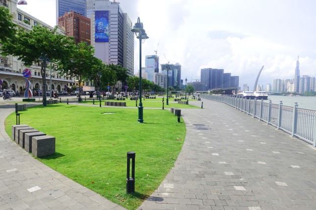 Chuy&ecirc;n gia n&oacute;i về phương &aacute;n l&agrave;m m&aacute;i che tại c&ocirc;ng vi&ecirc;n, phố đi bộ Nguyễn Huệ - Ảnh 1.