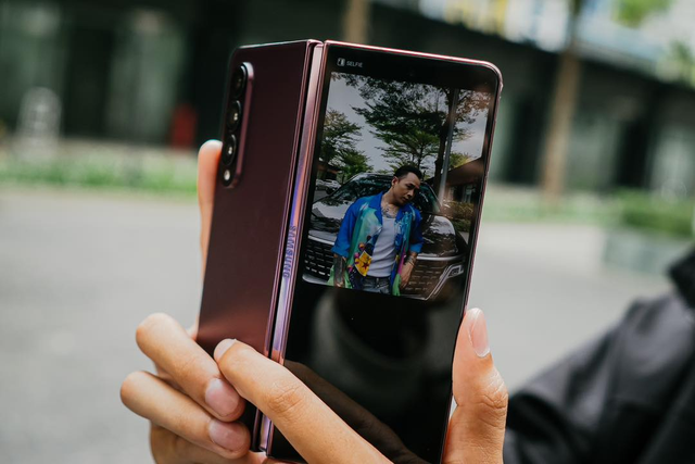 Nói không ngoa khi gọi Galaxy Z Fold4 là thiết bị giúp khơi nguồn sáng tạo nội dung, thời trang và nghệ thuật của giới trẻ - Ảnh 1.