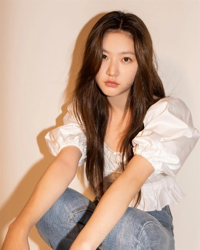 Đ&aacute;nh mất cả nghiệp diễn v&igrave; b&ecirc; bối, Kim Sae Ron h&eacute; lộ c&ocirc;ng việc mới hiện tại - Ảnh 4.