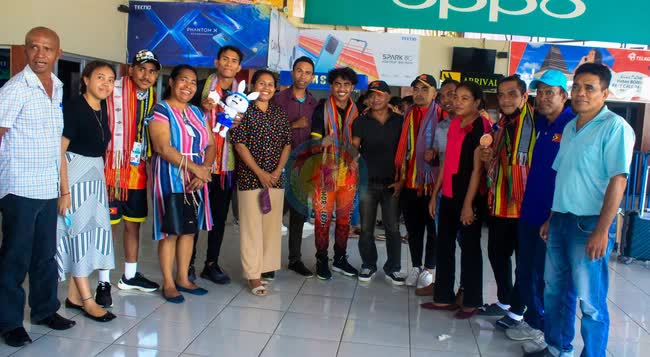 VĐV Timor Leste được chào đón như người hùng sau khi giành HCĐ SEA Games, HLV cảm thán: Thật tự hào - Ảnh 1.