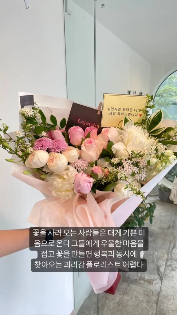 Đ&aacute;nh mất cả nghiệp diễn v&igrave; b&ecirc; bối, Kim Sae Ron h&eacute; lộ c&ocirc;ng việc mới hiện tại - Ảnh 3.