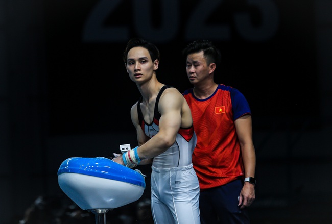 Nam thần thể dục dụng cụ Đinh Phương Thành xác lập kỷ lục giành HCV ở 5 kỳ SEA Games liên tiếp - Ảnh 2.