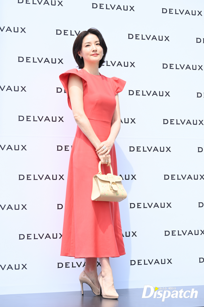 Nàng Dae Jang Geum Lee Young Ae khoe nhan sắc tuổi 52 - Ảnh 3.