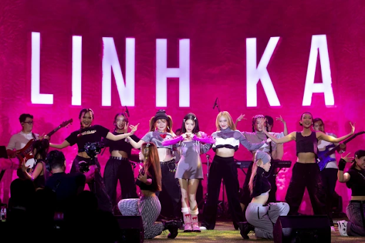 Hết tranh cãi giọng hát, Linh Ka lại bị chê nhảy không khớp nhạc khi trình diễn sản phẩm debut - Ảnh 4.