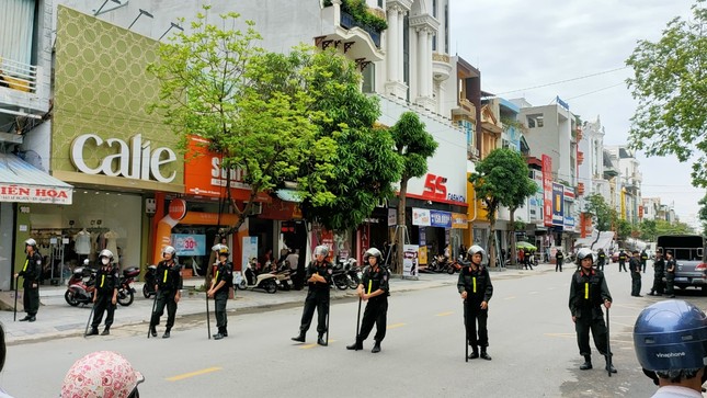 Ch&acirc;n dung Tuấn thần đ&egrave;n v&agrave; Mạnh gỗ, hai tr&ugrave;m giang hồ xứ Thanh vừa bị c&ocirc;ng an bao v&acirc;y nh&agrave; ri&ecirc;ng - Ảnh 3.