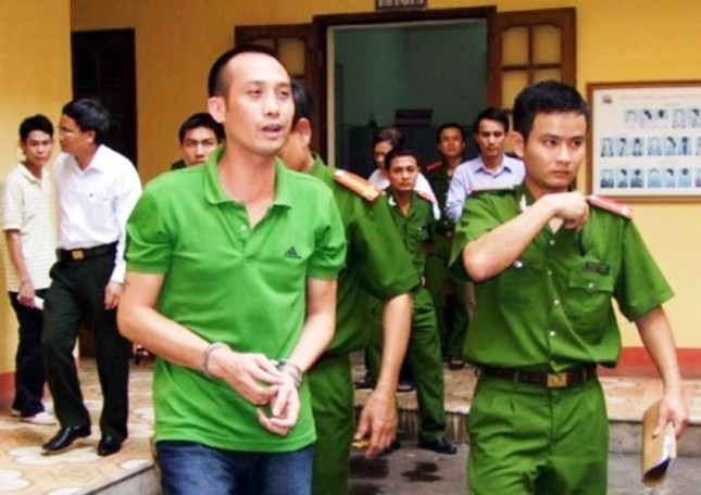 Ch&acirc;n dung Tuấn thần đ&egrave;n v&agrave; Mạnh gỗ, hai tr&ugrave;m giang hồ xứ Thanh vừa bị c&ocirc;ng an bao v&acirc;y nh&agrave; ri&ecirc;ng - Ảnh 2.