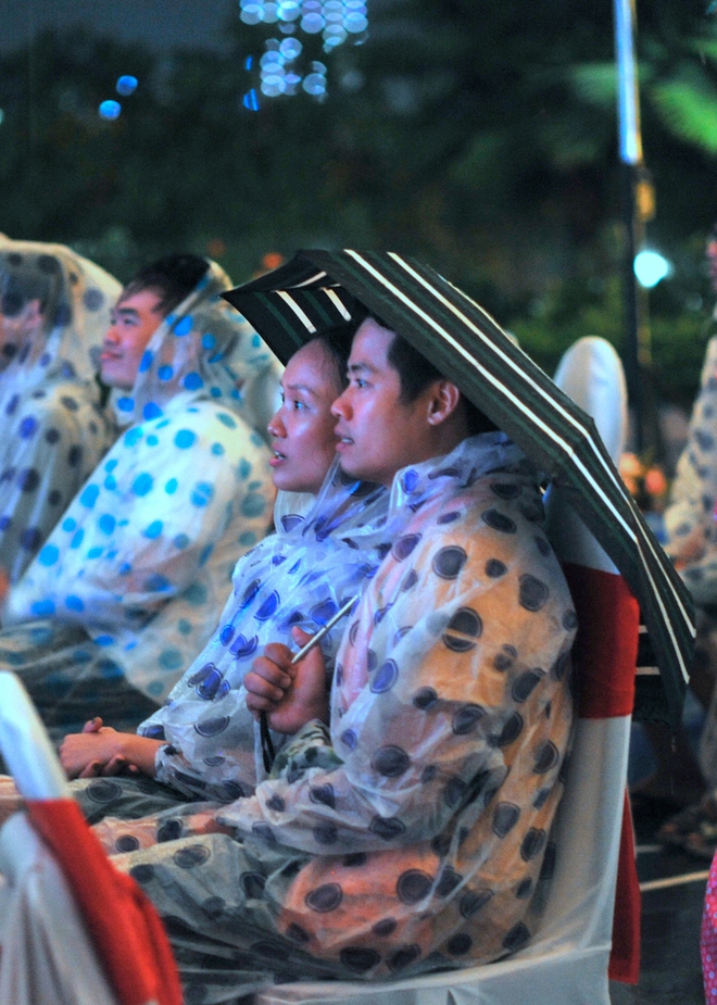 Khán giả đội mưa đi xem Liên hoan phim châu Á Đà Nẵng - Ảnh 8.