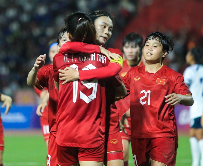 Đánh bại chủ nhà Campuchia 4-0, ĐT nữ Việt Nam thẳng tiến vào chung kết SEA Games 32 - Ảnh 6.