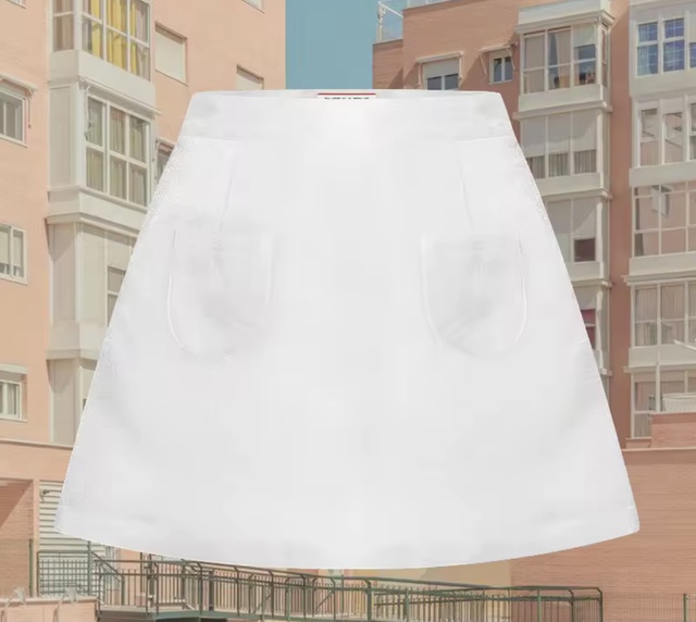 5 món đồ màu trắng tuy basic nhưng không nhàm chán, giúp bạn mặc đẹp từ giờ đến hết mùa hè - Ảnh 5.
