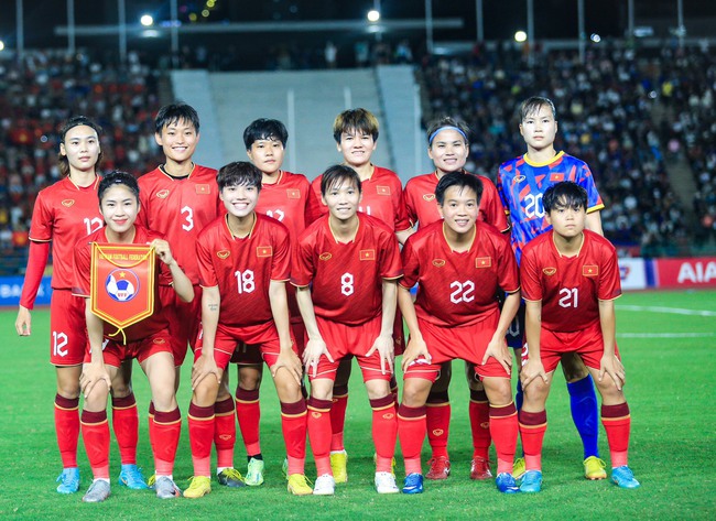 Đánh bại chủ nhà Campuchia 4-0, ĐT nữ Việt Nam thẳng tiến vào chung kết SEA Games 32 - Ảnh 2.