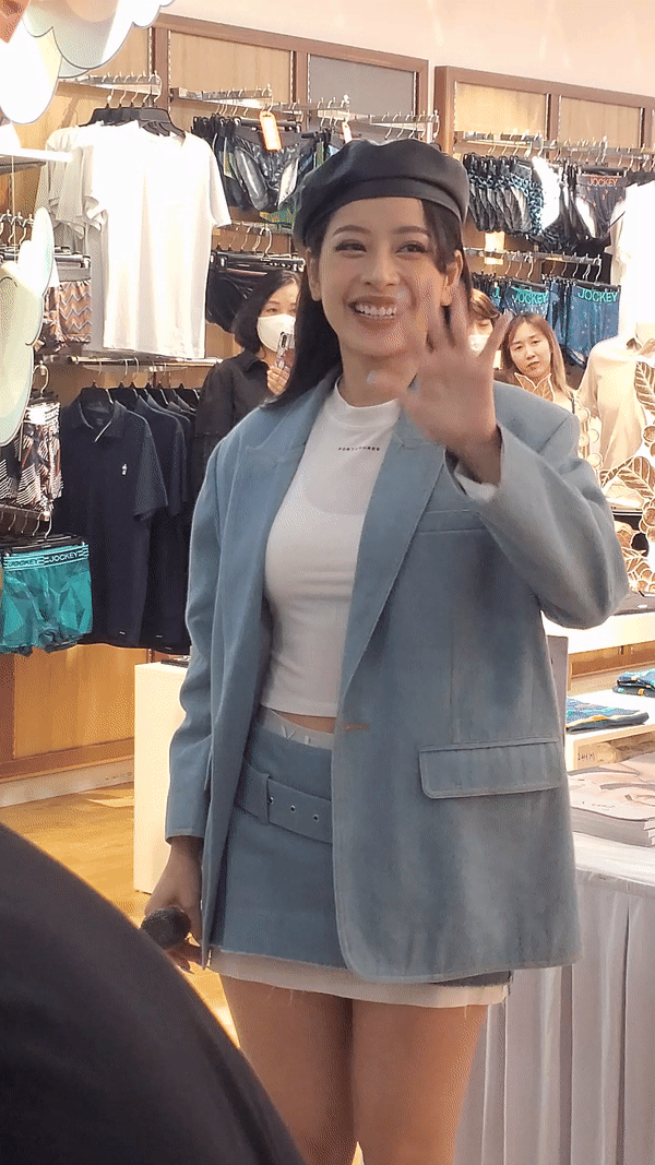 Chi Pu đẹp tỏa s&aacute;ng hậu g&acirc;y sốt tại Tỷ Tỷ Đạp Gi&oacute; Rẽ S&oacute;ng, chấp cả cam thường tại sự kiện ở H&agrave; Nội - Ảnh 3.