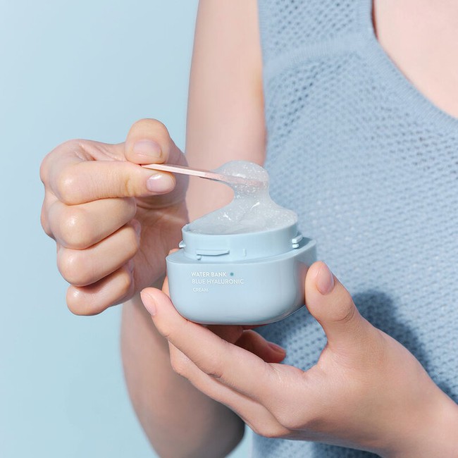 Chuy&ecirc;n gia n&ecirc;u 5 lưu &yacute; khi chọn mỹ phẩm m&ugrave;a h&egrave;: kh&ocirc;ng được qu&ecirc;n bước dưỡng ẩm, kem chống nắng phải c&oacute; yếu tố quan trọng n&agrave;y - Ảnh 11.