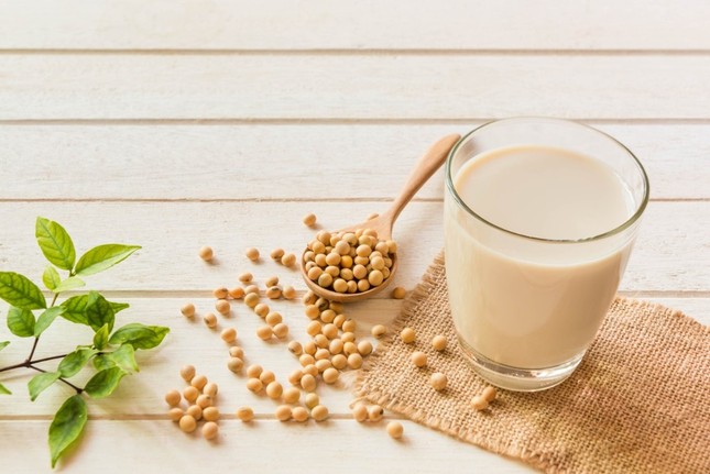 Uống sữa đậu nành giúp ‘tăng size vòng 1’ nhưng phải đặc biệt lưu ý những đại kỵ này khi uống - Ảnh 1.