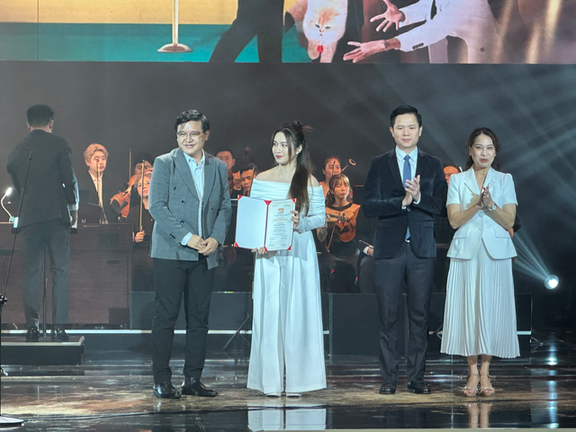 Nhà Bà Nữ thắng Phim Việt Nam hay nhất, Trấn Thành đoạt giải Đạo diễn xuất sắc tại LHP châu Á Đà Nẵng - Ảnh 6.
