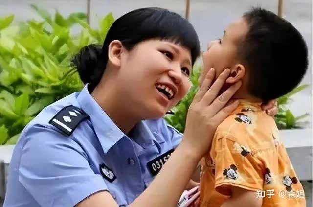 Nữ cảnh sát cứu sống 9 đứa trẻ khát sữa trong trận động đất Tứ Xuyên năm 2008: Vừa được ca tụng vừa bị chỉ trích, 15 năm vẫn trọn lòng nghĩa hiệp - Ảnh 6.