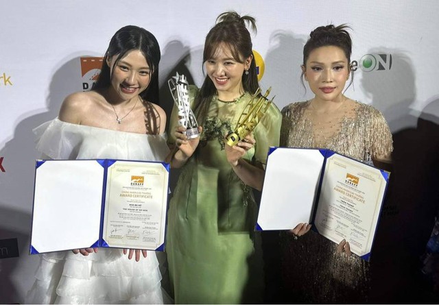 Nhà Bà Nữ thắng Phim Việt Nam hay nhất, Trấn Thành đoạt giải Đạo diễn xuất sắc tại LHP châu Á Đà Nẵng - Ảnh 2.