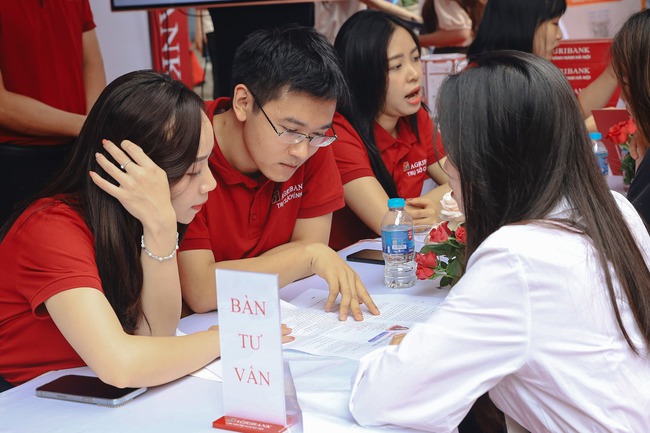 Nhiều sinh viên có việc làm ngay sau khi tham gia chương trình này: Chưa bao giờ cơ hội tiếp xúc với nhà tuyển dụng lại dễ đến thế! - Ảnh 5.