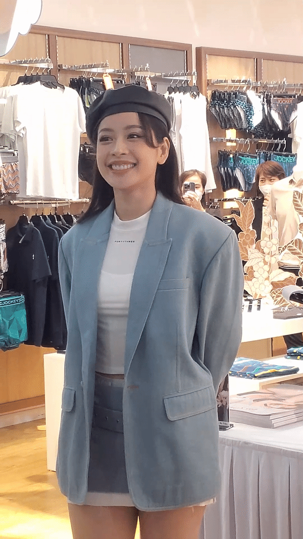 Chi Pu đẹp tỏa s&aacute;ng hậu g&acirc;y sốt tại Tỷ Tỷ Đạp Gi&oacute; Rẽ S&oacute;ng, chấp cả cam thường tại sự kiện ở H&agrave; Nội - Ảnh 4.