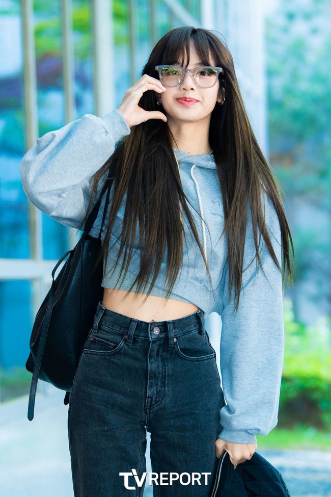 BLACKPINK at the airport: Jennie has a remarkable attitude after the noise, but the spotlight is on Rosé's second round - Photo 8.