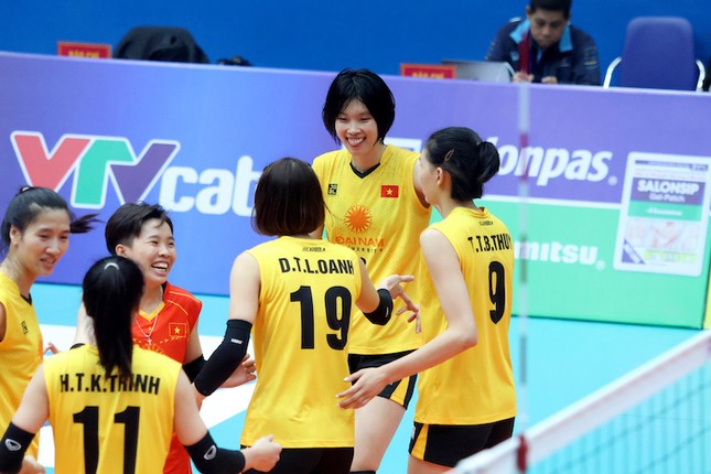 Bóng chuyền nữ SEA Games 32: Đánh bại Indonesia 3-2, tuyển nữ Việt Nam vào chung kết đấu Thái Lan - Ảnh 1.