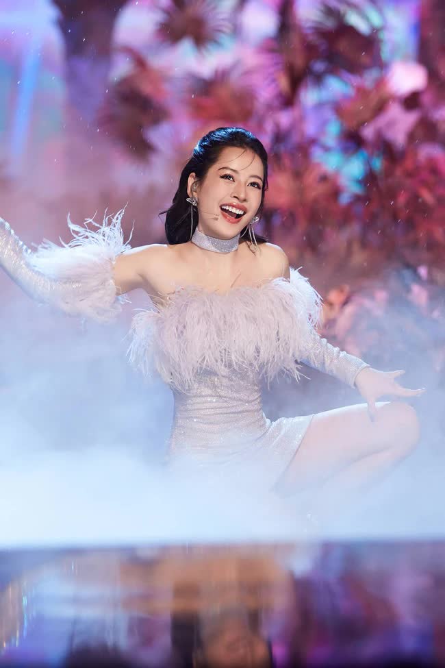 Màn trình diễn của đội Amber tại show Đạp Gió được đầu tư sân khấu quá khủng, giọng hát tốt hơn team Chi Pu? - Ảnh 17.