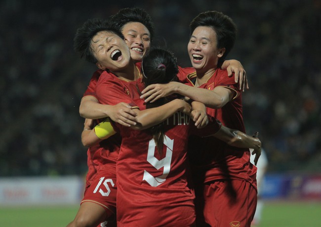 Đội trưởng Huỳnh Như ăn mừng như Ronaldo khi ghi bàn cho ĐT nữ Việt Nam ở chung kết SEA Games 32 - Ảnh 11.