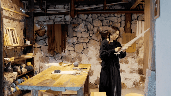 Người đàn ông thuê cả vùng đất hoang làm thiên đường riêng, thu hút nhiều bạn trẻ từ bỏ thành phố: Cuộc sống không tiêu tiền rất hạnh phúc! - Ảnh 7.