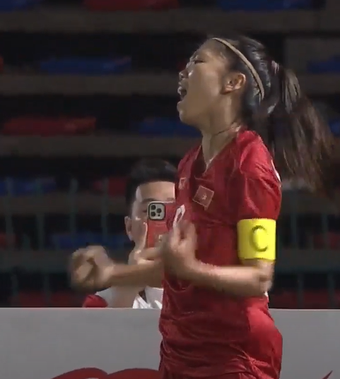 Đội trưởng Huỳnh Như ăn mừng như Ronaldo khi ghi bàn cho ĐT nữ Việt Nam ở chung kết SEA Games 32 - Ảnh 7.