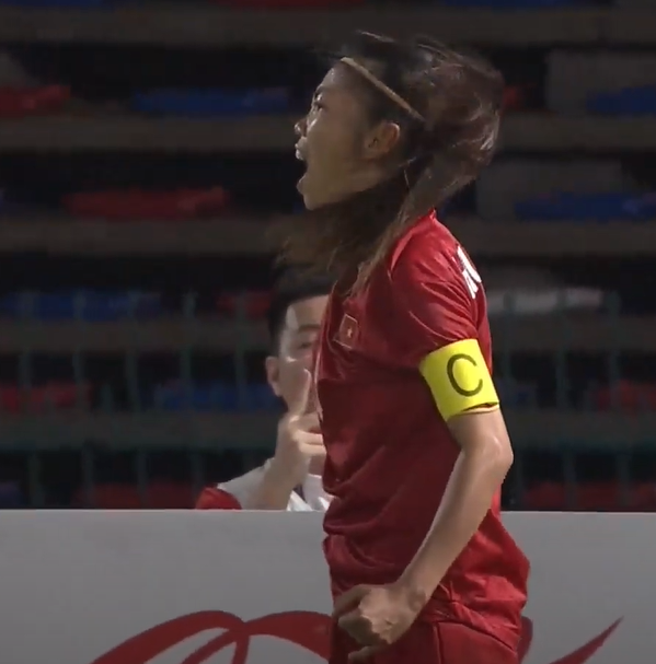 Đội trưởng Huỳnh Như ăn mừng như Ronaldo khi ghi bàn cho ĐT nữ Việt Nam ở chung kết SEA Games 32 - Ảnh 6.