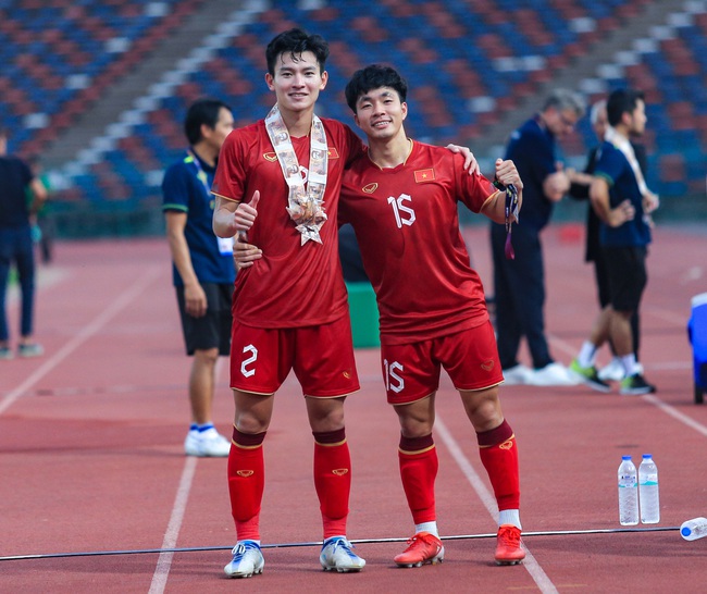 U22 Việt Nam nhận bão chấn thương sau tấm huy chương đồng SEA Games 32 - Ảnh 9.