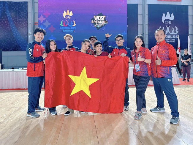 Mẹ bầu Khánh Thi mừng suýt tụt bầu khi Việt Nam giành HCV Dancesport - Breaking cực chất tại SEA Games 32 - Ảnh 2.