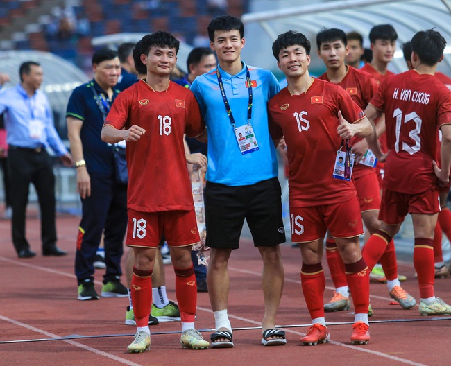 U22 Việt Nam nhận bão chấn thương sau tấm huy chương đồng SEA Games 32 - Ảnh 7.