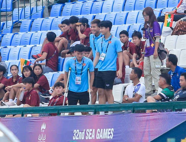 U22 Việt Nam nhận bão chấn thương sau tấm huy chương đồng SEA Games 32 - Ảnh 1.