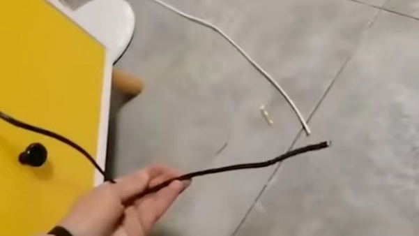 Trả nhà thuê sớm nhưng không được hoàn lại tiền cọc, cô gái cố ý phá hoại đồ đạc trong nhà và nhận cái kết đắng chát, phải đền luôn 30 triệu đồng - Ảnh 3.