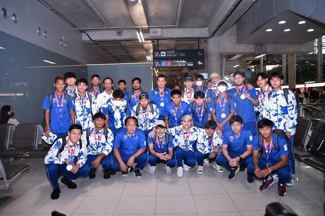 HLV U22 Th&aacute;i Lan n&oacute;i g&igrave; khi bị điều tra ngay khi về nước v&igrave; vụ hỗn chiến ở chung kết SEA Games 32? - Ảnh 2.