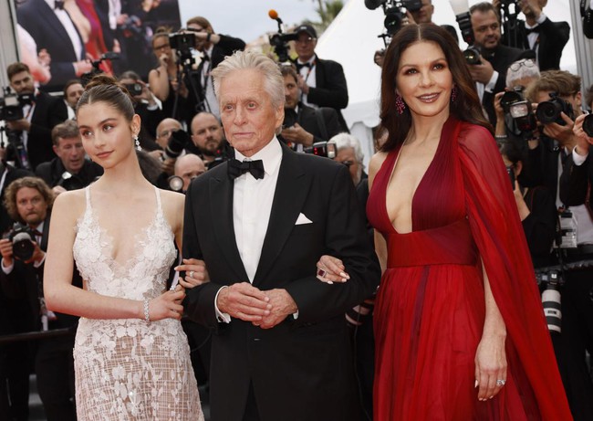 Thảm đỏ Cannes 2023: Phạm Băng Băng và bà hoàng showbiz Thái so kè Công chúa Elle Fanning, Johnny Depp nhận phản ứng bất ngờ sau vụ ly hôn - Ảnh 19.