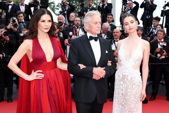 Thảm đỏ Cannes 2023: Phạm Băng Băng và bà hoàng showbiz Thái so kè Công chúa Elle Fanning, Johnny Depp nhận phản ứng bất ngờ sau vụ ly hôn - Ảnh 17.