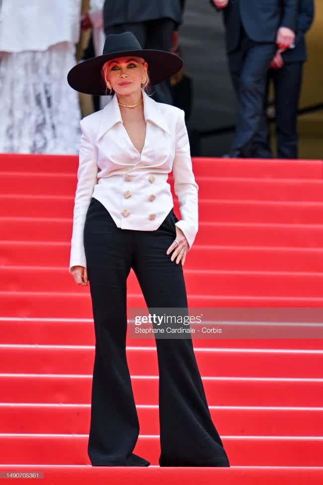 Thảm đỏ Cannes 2023: Phạm Băng Băng và bà hoàng showbiz Thái so kè Công chúa Elle Fanning, Johnny Depp nhận phản ứng bất ngờ sau vụ ly hôn - Ảnh 31.