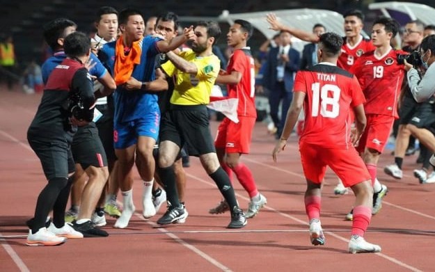Cầu thủ Thái Lan, Indonesia ẩu đả, dân mạng kêu gọi trao HCV cho U22 Việt Nam