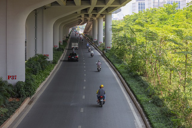 Cận cảnh những con đường giải nhiệt ngày hè giữa lòng Thủ đô - Ảnh 13.