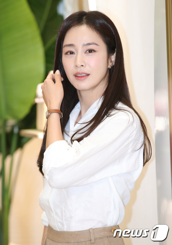 Kim Tae Hee chiếm sóng khi xuất hiện tại sự kiện - Ảnh 3.