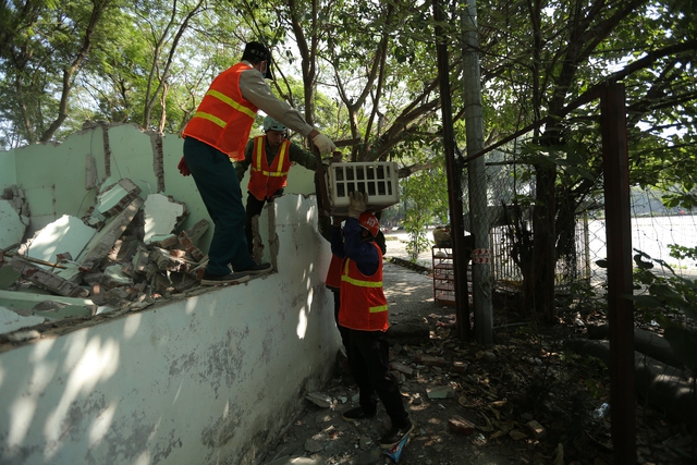 Hà Nội: Tháo dỡ những công trình vi phạm trong công viên Tuổi trẻ Thủ đô - Ảnh 10.