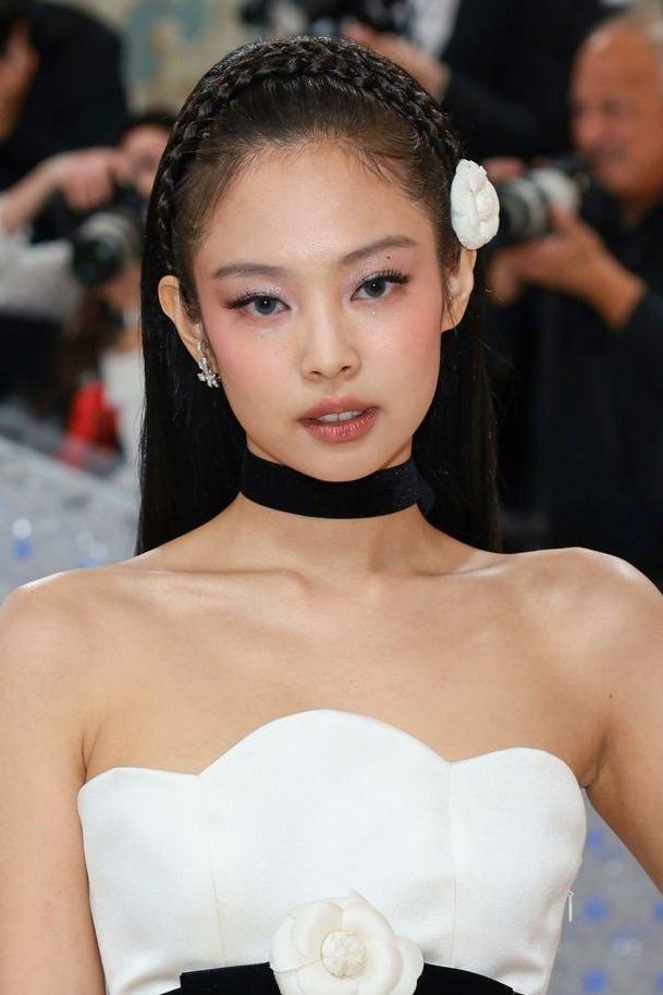 Jennie (BLACKPINK) hoá chiến thần visual ở Met Gala 2023: Góc cận xuất sắc đến độ cam thường và ống kính tử thần chịu thua - Ảnh 8.