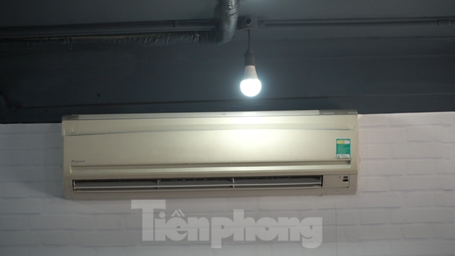 Sinh vi&ecirc;n H&agrave; th&agrave;nh chống chọi nắng n&oacute;ng: Lau chiếu h&agrave;ng chục lần, ngồi k&iacute;n cửa h&agrave;ng tiện lợi - Ảnh 12.