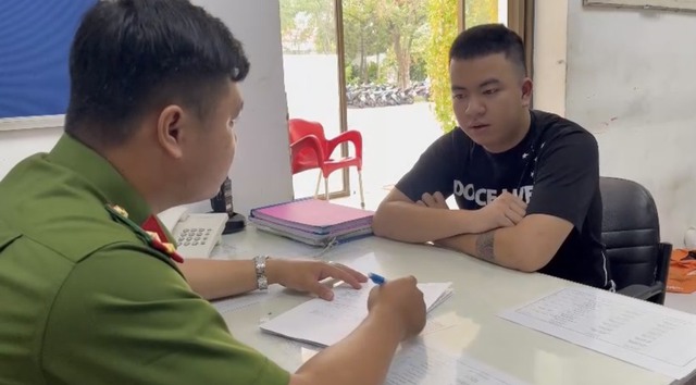 TP.HCM: Bắt đối tượng cho vay nặng l&atilde;i, thu&ecirc; người tạt sơn để đ&ograve;i nợ - Ảnh 2.