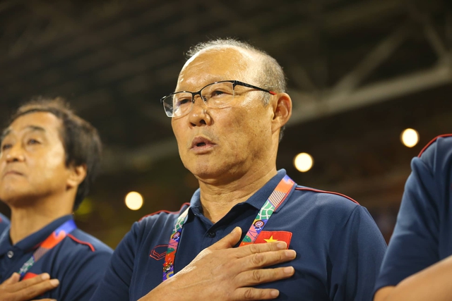 Vừa ăn mừng HCV SEA Games, b&aacute;o Indonesia chuyển sang lo lắng trước động th&aacute;i của HLV Park Hang-seo - Ảnh 2.